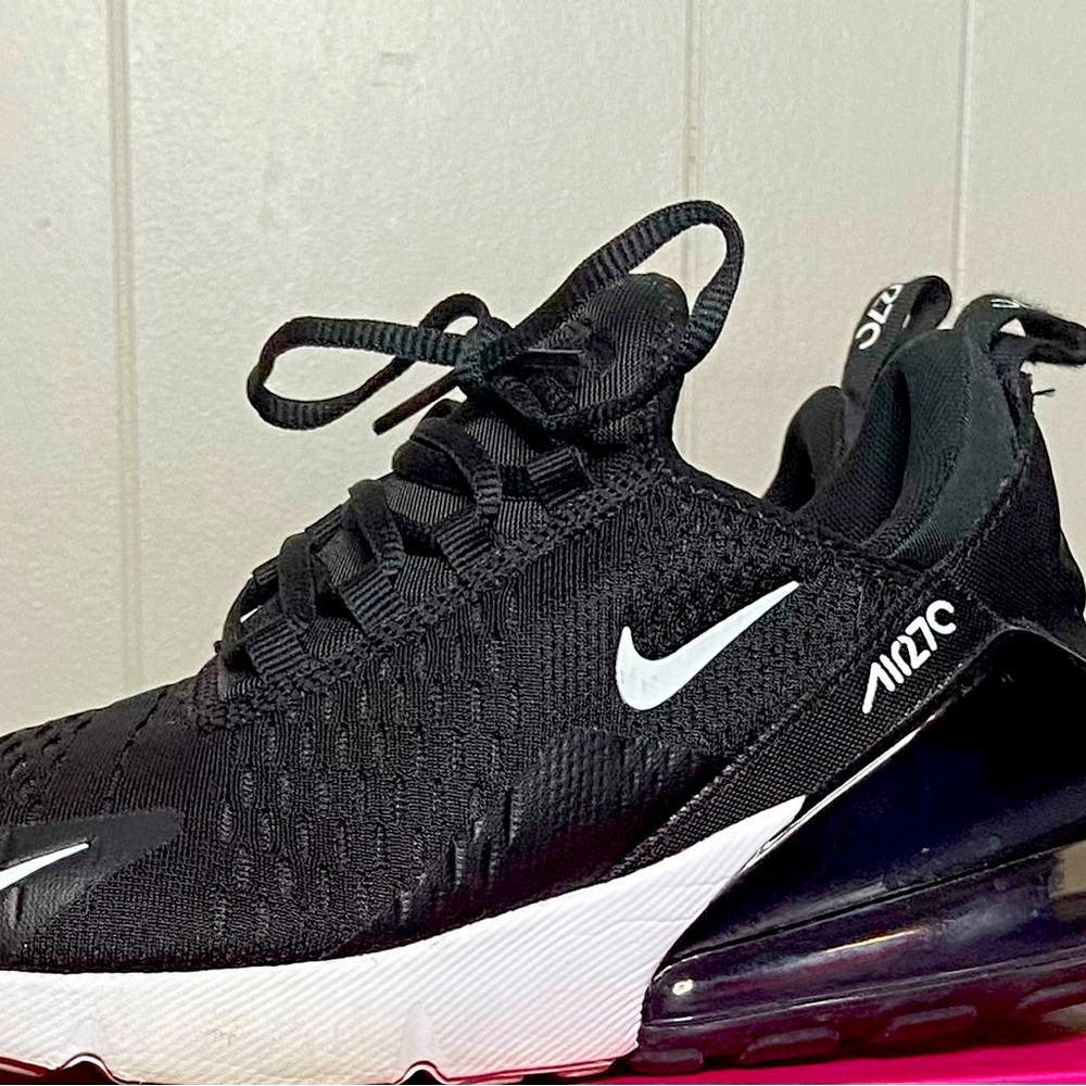 NIKE AIR MAX 270 -